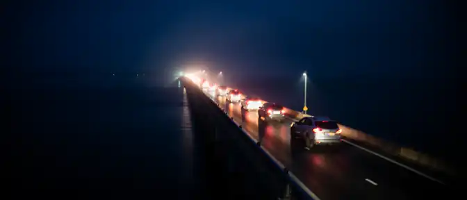 Ночная пауза на Крымском мосту: движение снова ограничено